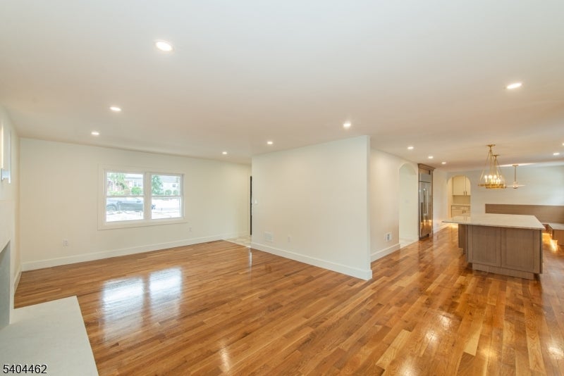 West Caldwell Twp., New Jersey, 07006, United States, 4 Bedrooms Bedrooms, ,5 BathroomsBathrooms,Residential,Active,2009168