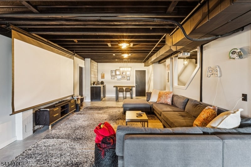 Branchburg Twp., New Jersey, 08876, United States, 5 Bedrooms Bedrooms, ,5 BathroomsBathrooms,Residential,Active,2028531