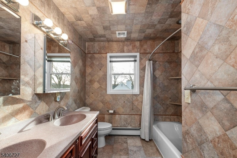 West Milford Twp., New Jersey, 07421, United States, 4 Bedrooms Bedrooms, ,4 BathroomsBathrooms,Residential,Active,2012909