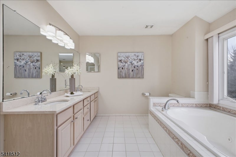 Montgomery Twp., New Jersey, 08502, United States, 5 Bedrooms Bedrooms, ,4 BathroomsBathrooms,Residential,Active,2032939