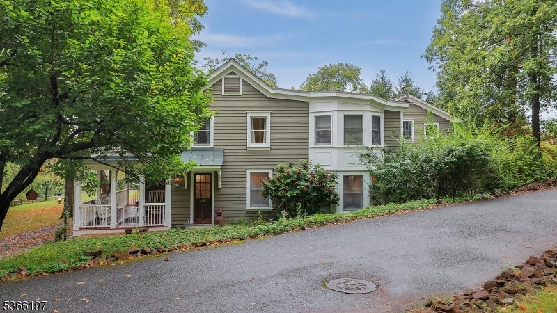 Watchung Boro, New Jersey, 07069, United States, 5 Bedrooms Bedrooms, ,4 BathroomsBathrooms,Residential,Active,1962192