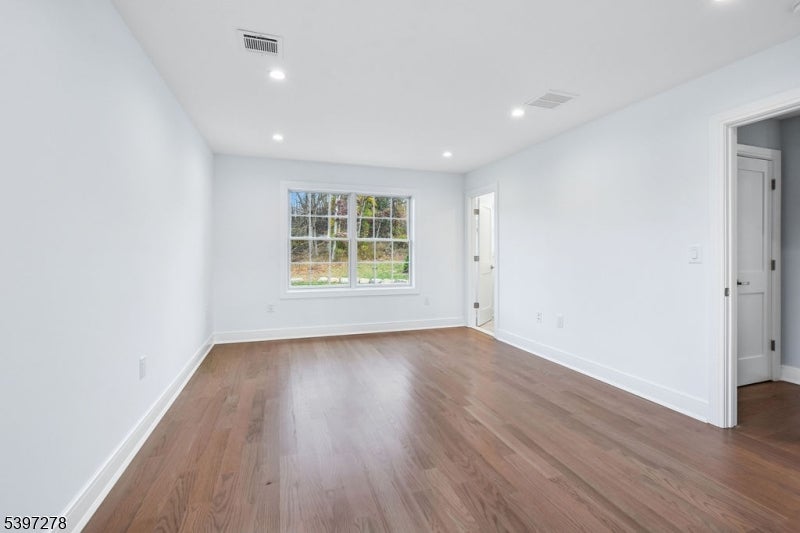 Livingston Twp., New Jersey, 07039, United States, 6 Bedrooms Bedrooms, ,6 BathroomsBathrooms,Residential,Active,1993679