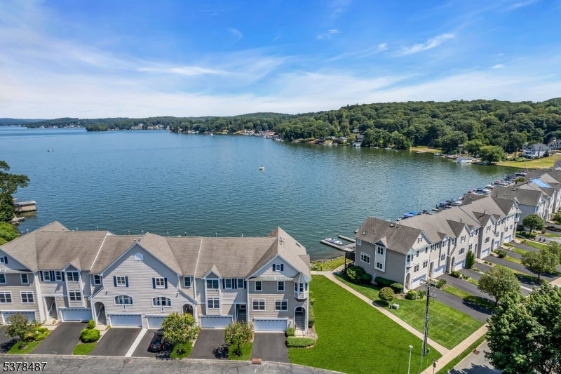 Mount Arlington Boro, New Jersey, 07856, United States, 3 Bedrooms Bedrooms, ,4 BathroomsBathrooms,Residential,Active,1914821