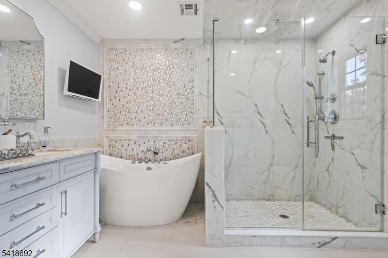 Roseland Boro, New Jersey, 07068, United States, 4 Bedrooms Bedrooms, ,4 BathroomsBathrooms,Residential,Active,2045395