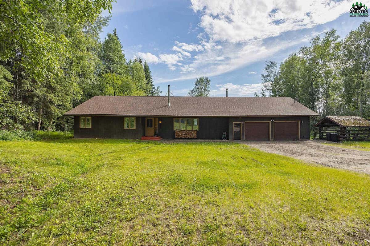 715 FARMERS LOOP RD, FAIRBANKS, AK 99712, photo 1 of 42