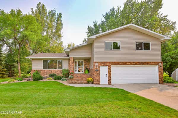 822 HILLCREST AVE, GRAND FORKS, ND 58201 - Image 1