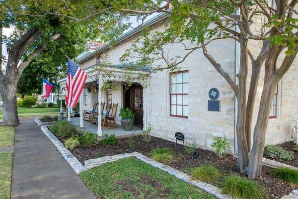 125 W SAN ANTONIO ST, FREDERICKSBURG, TX 78624 - Image 1