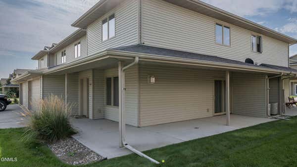 727 MAYFLOWER DR, BISMARCK, ND 58504, photo 3 of 32