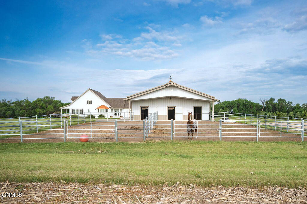 Jamestown, North Dakota, 58401, United States, ,4 BathroomsBathrooms,Residential,Active,1868132