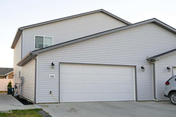 719 HILLCREST DR SE, MANDAN, ND 58554 - Image 1