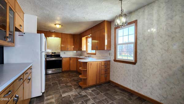 704 4TH AVE NW, MANDAN, ND 58554, photo 4 of 30