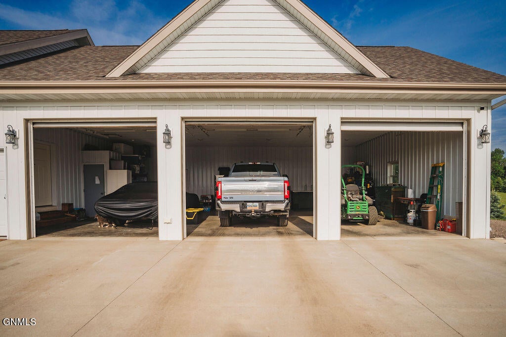 Jamestown, North Dakota, 58401, United States, ,4 BathroomsBathrooms,Residential,Active,1868132