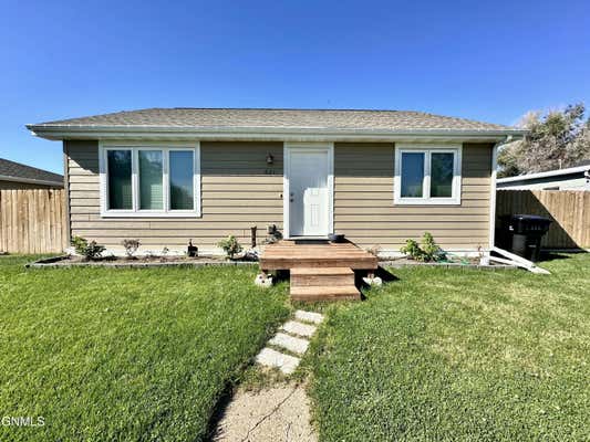 621 9TH AVE W, WILLISTON, ND 58801 - Image 1