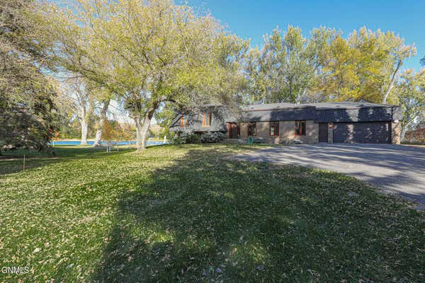 32 CAPTAIN LEACH DR, MANDAN, ND 58554 - Image 1