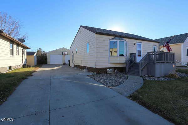 1015 11TH ST W, WILLISTON, ND 58801 - Image 1