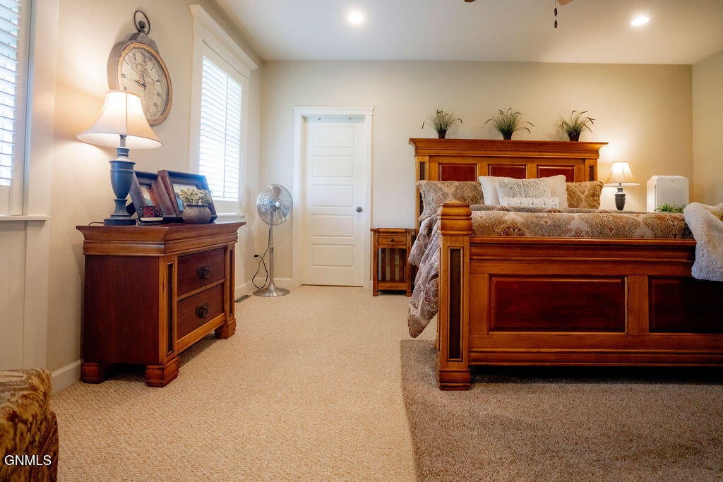 Jamestown, North Dakota, 58401, United States, ,4 BathroomsBathrooms,Residential,Active,1868132
