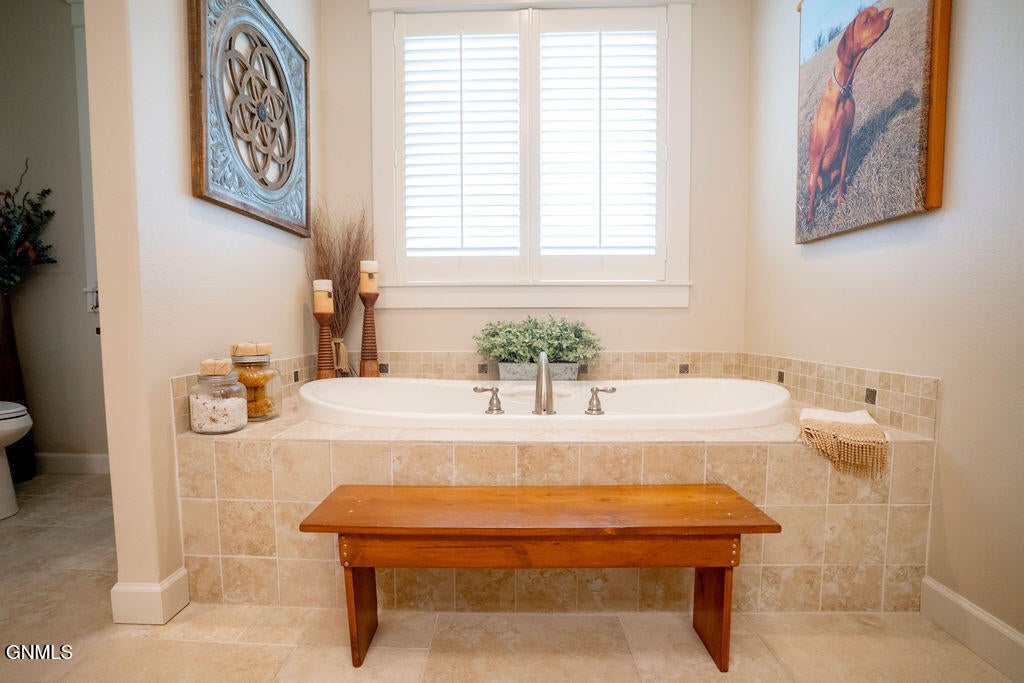 Jamestown, North Dakota, 58401, United States, ,4 BathroomsBathrooms,Residential,Active,1868132