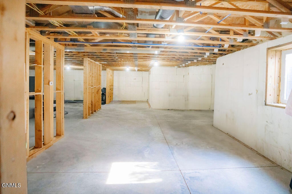 Jamestown, North Dakota, 58401, United States, ,4 BathroomsBathrooms,Residential,Active,1868132