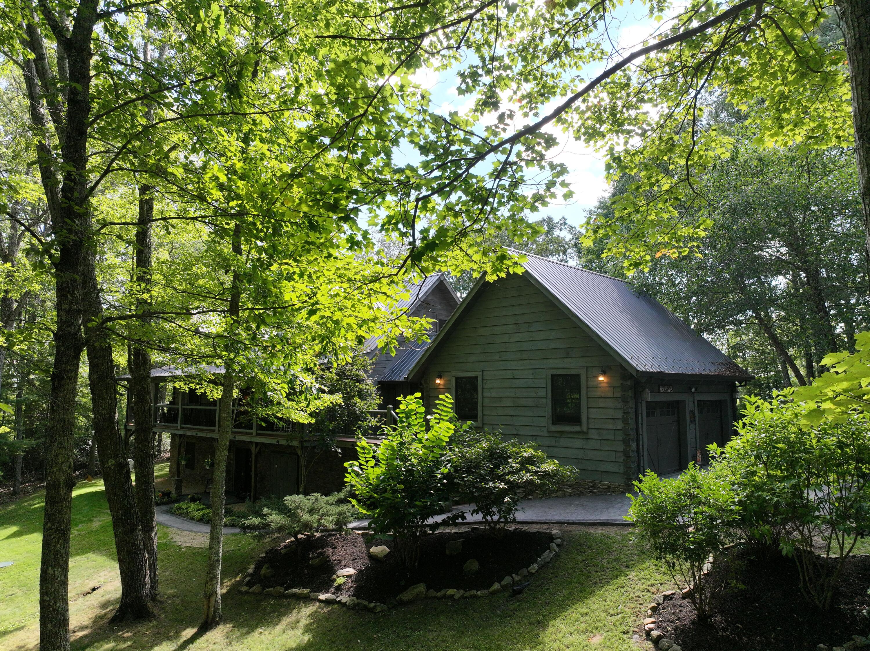 Lewisburg, West Virginia, 24901, United States, 4 Bedrooms Bedrooms, ,4 BathroomsBathrooms,Residential,Active,1936629