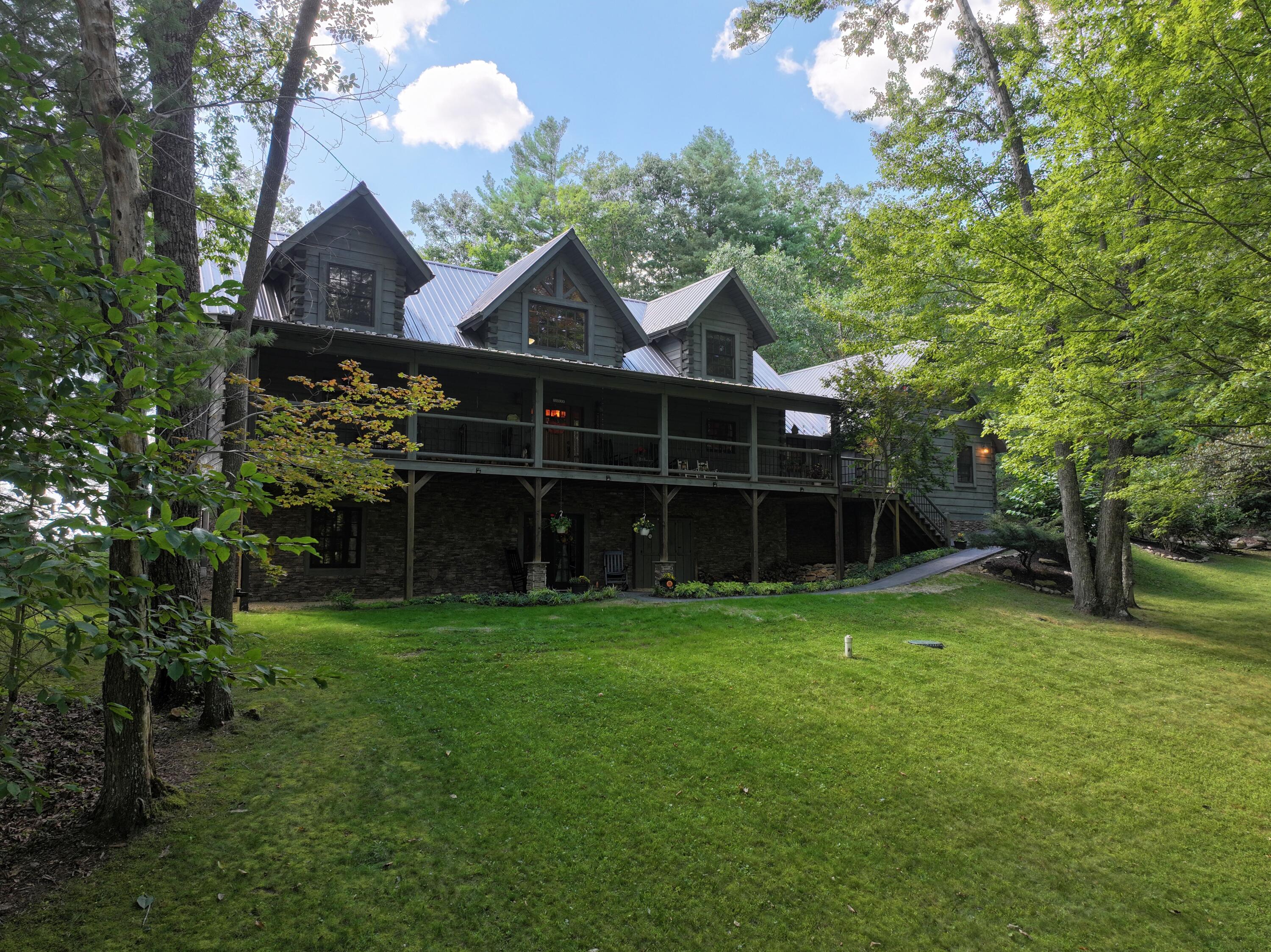 Lewisburg, West Virginia, 24901, United States, 4 Bedrooms Bedrooms, ,4 BathroomsBathrooms,Residential,Active,1936629