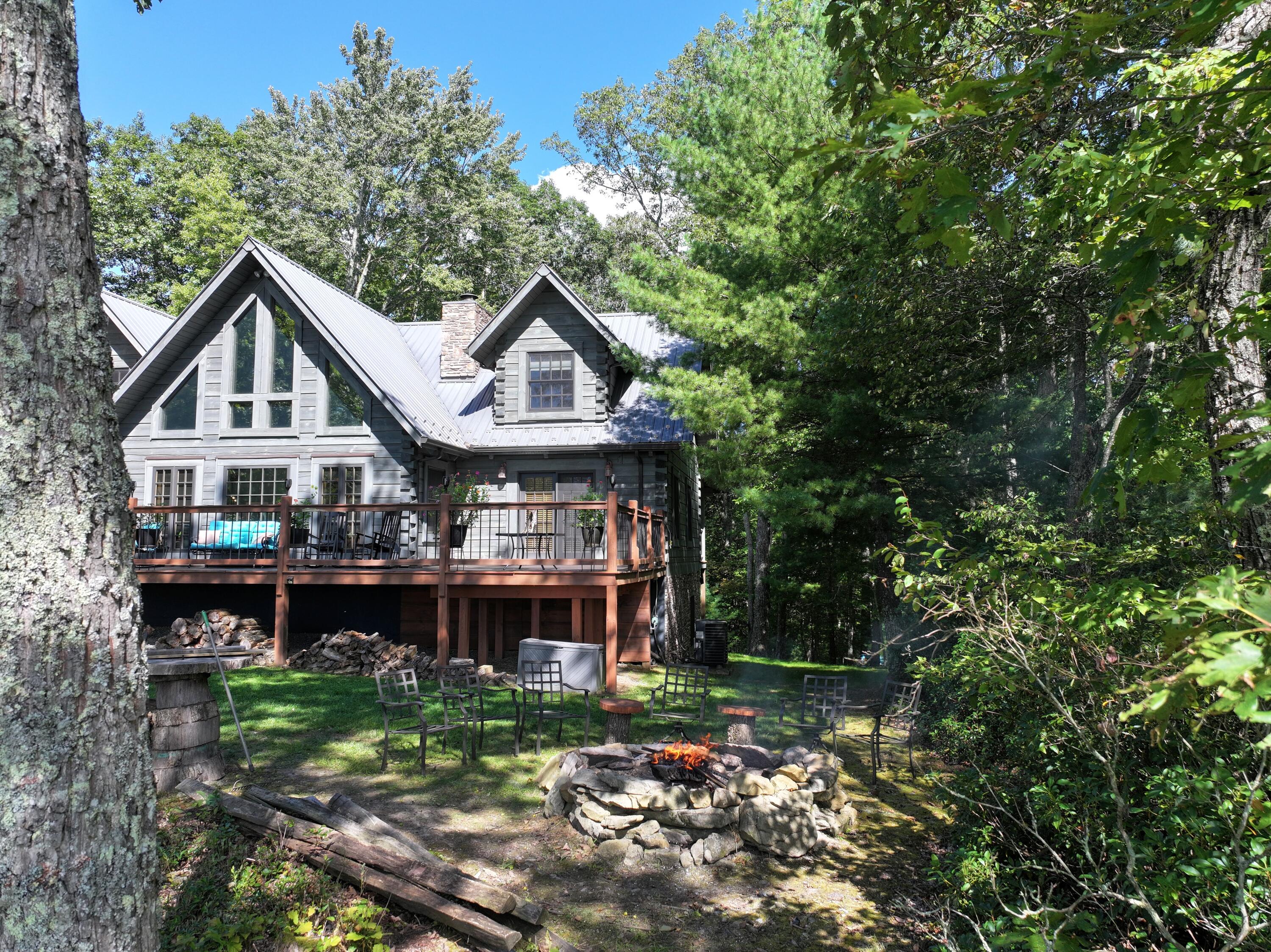 Lewisburg, West Virginia, 24901, United States, 4 Bedrooms Bedrooms, ,4 BathroomsBathrooms,Residential,Active,1936629
