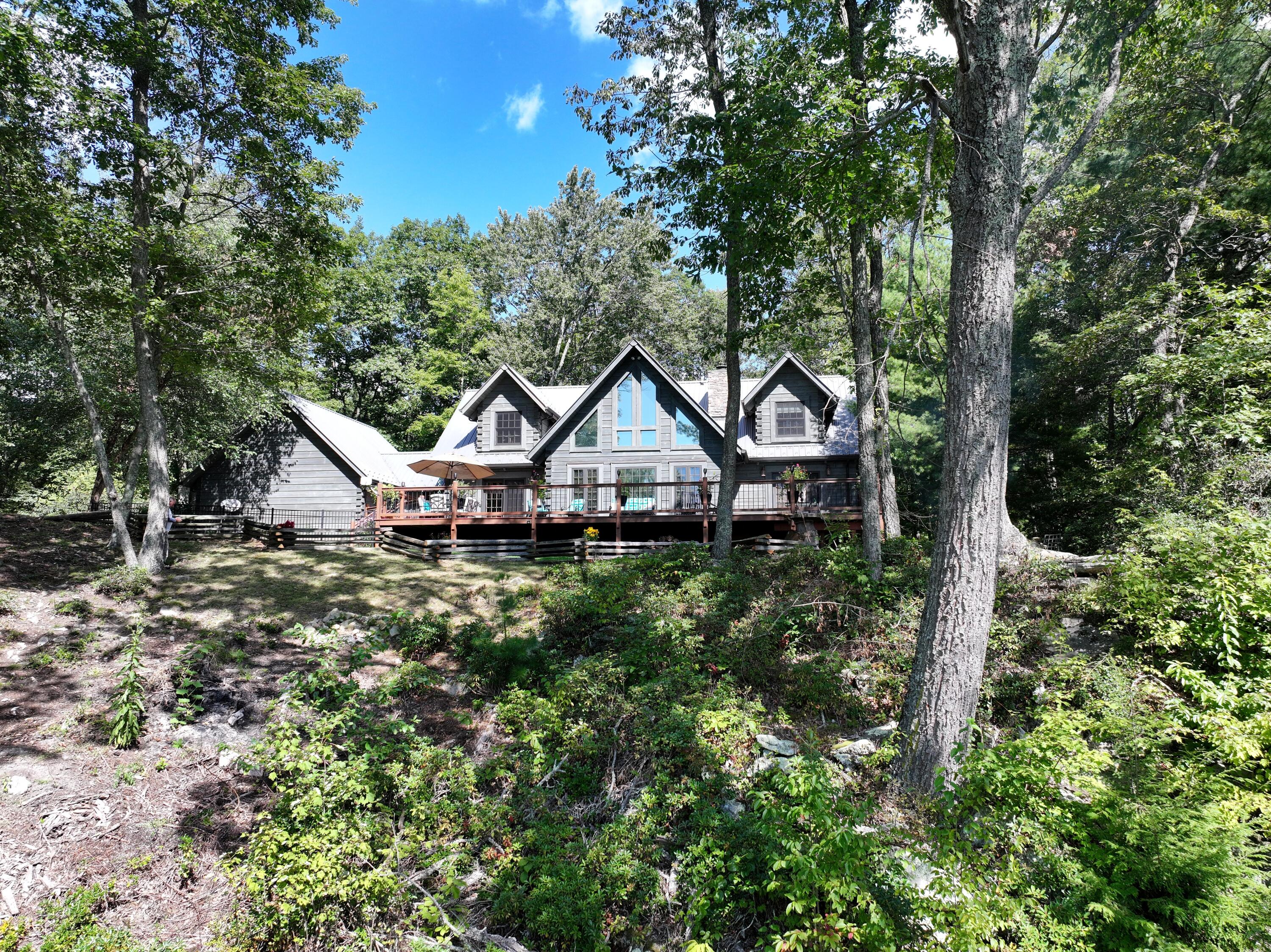 Lewisburg, West Virginia, 24901, United States, 4 Bedrooms Bedrooms, ,4 BathroomsBathrooms,Residential,Active,1936629