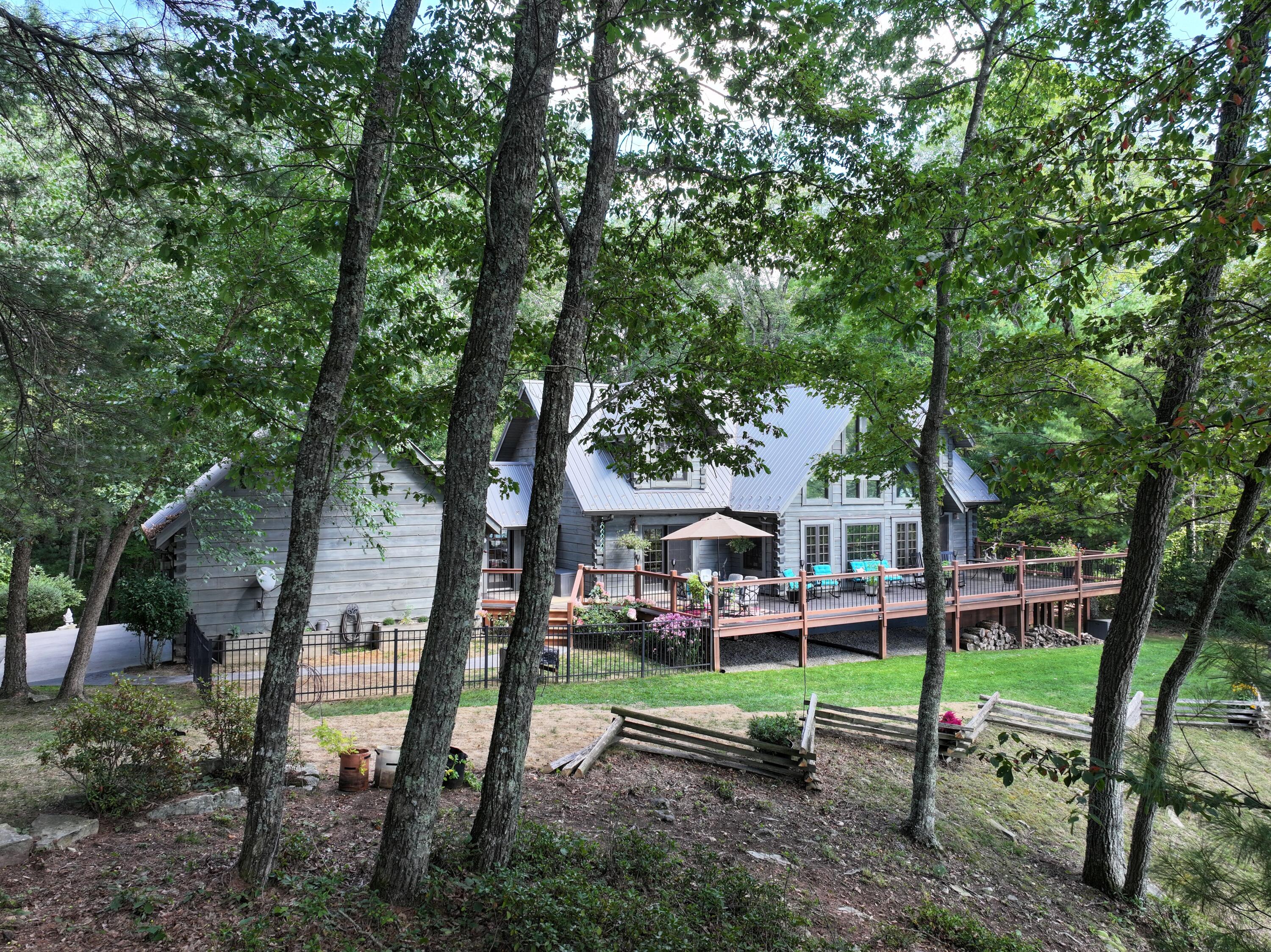 Lewisburg, West Virginia, 24901, United States, 4 Bedrooms Bedrooms, ,4 BathroomsBathrooms,Residential,Active,1936629