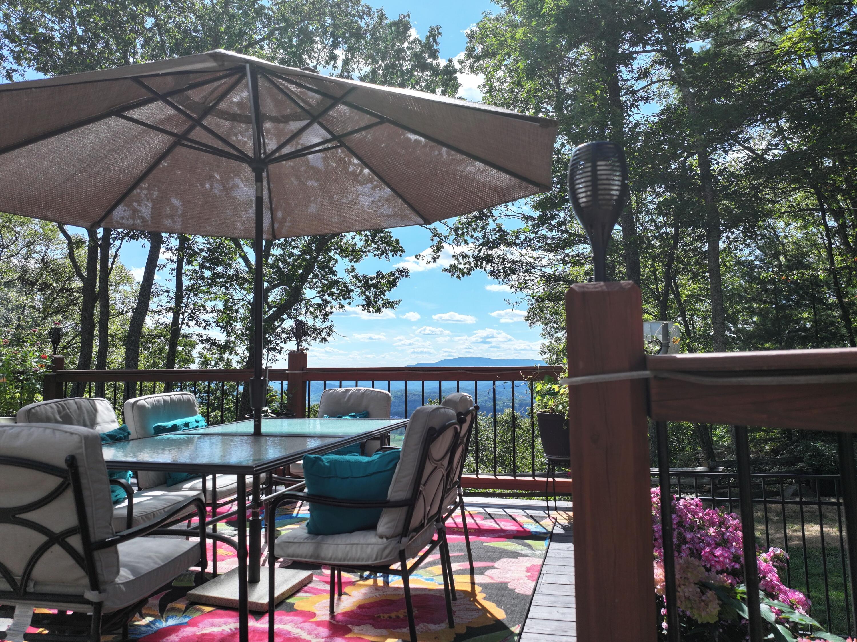 Lewisburg, West Virginia, 24901, United States, 4 Bedrooms Bedrooms, ,4 BathroomsBathrooms,Residential,Active,1936629
