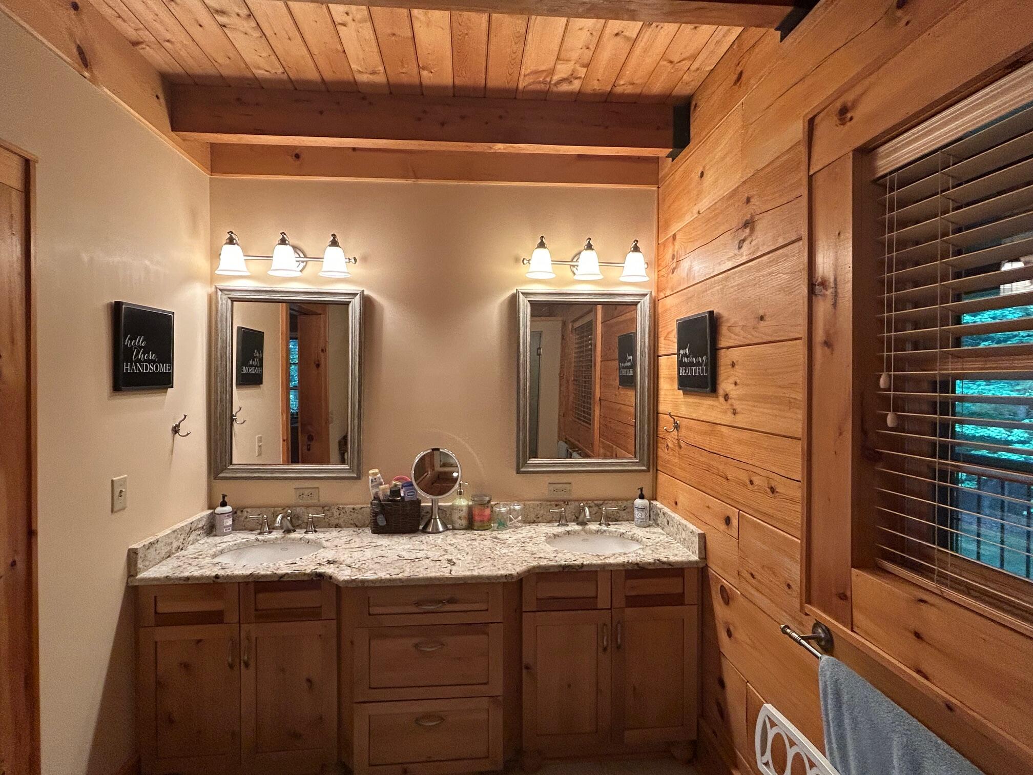 Lewisburg, West Virginia, 24901, United States, 4 Bedrooms Bedrooms, ,4 BathroomsBathrooms,Residential,Active,1936629
