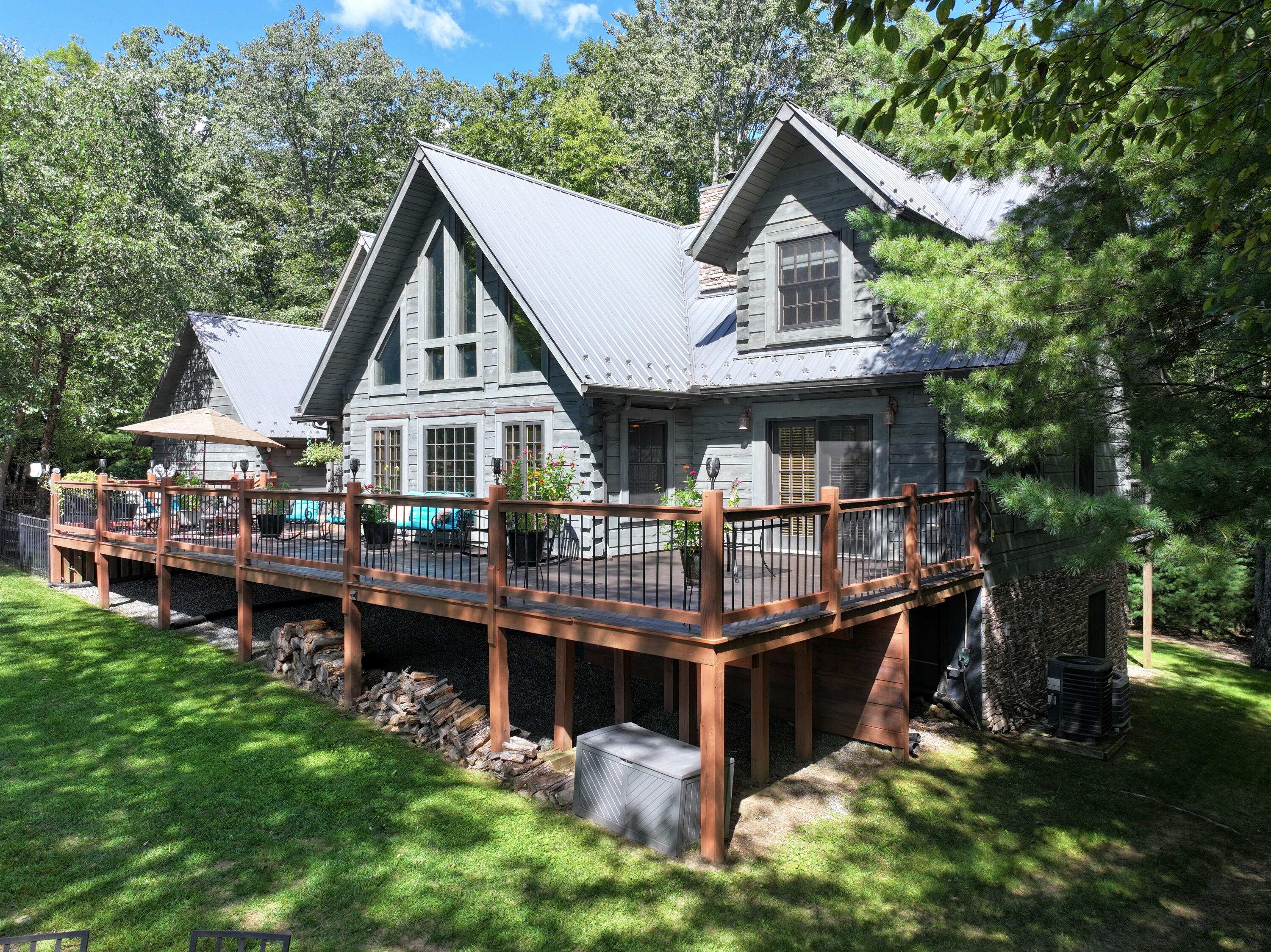 Lewisburg, West Virginia, 24901, United States, 4 Bedrooms Bedrooms, ,4 BathroomsBathrooms,Residential,Active,1936629