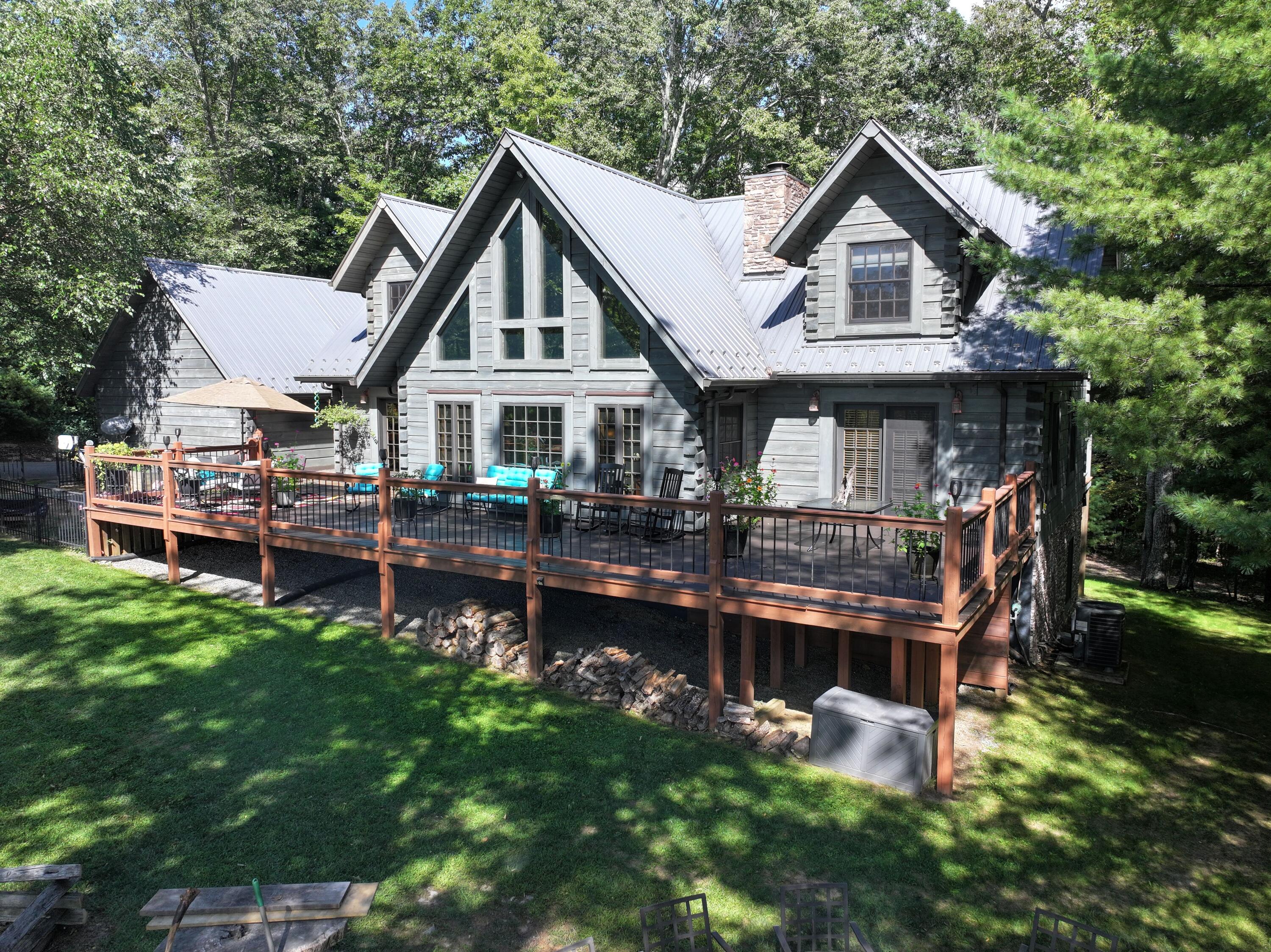 Lewisburg, West Virginia, 24901, United States, 4 Bedrooms Bedrooms, ,4 BathroomsBathrooms,Residential,Active,1936629