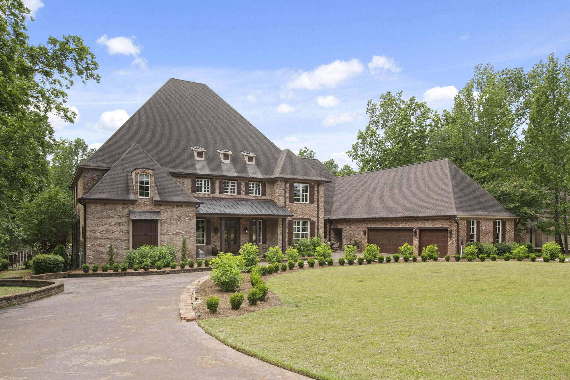 Hattiesburg, Mississippi, 39402, United States, ,5 BathroomsBathrooms,Residential,Active,1820499