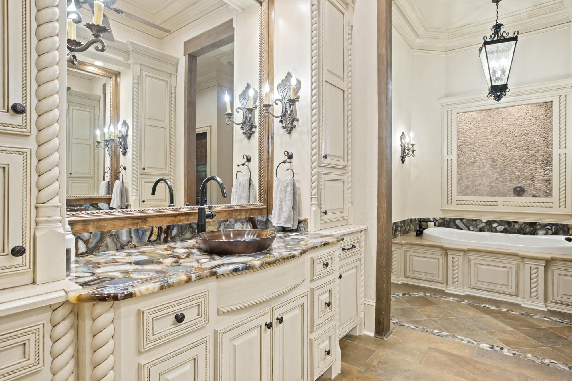 Hattiesburg, Mississippi, 39402, United States, ,5 BathroomsBathrooms,Residential,Active,1820499