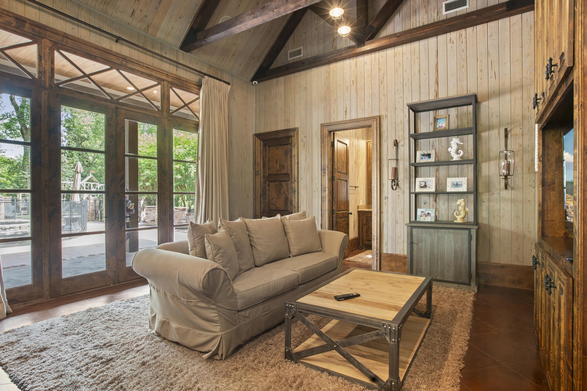 Hattiesburg, Mississippi, 39402, United States, ,5 BathroomsBathrooms,Residential,Active,1820499