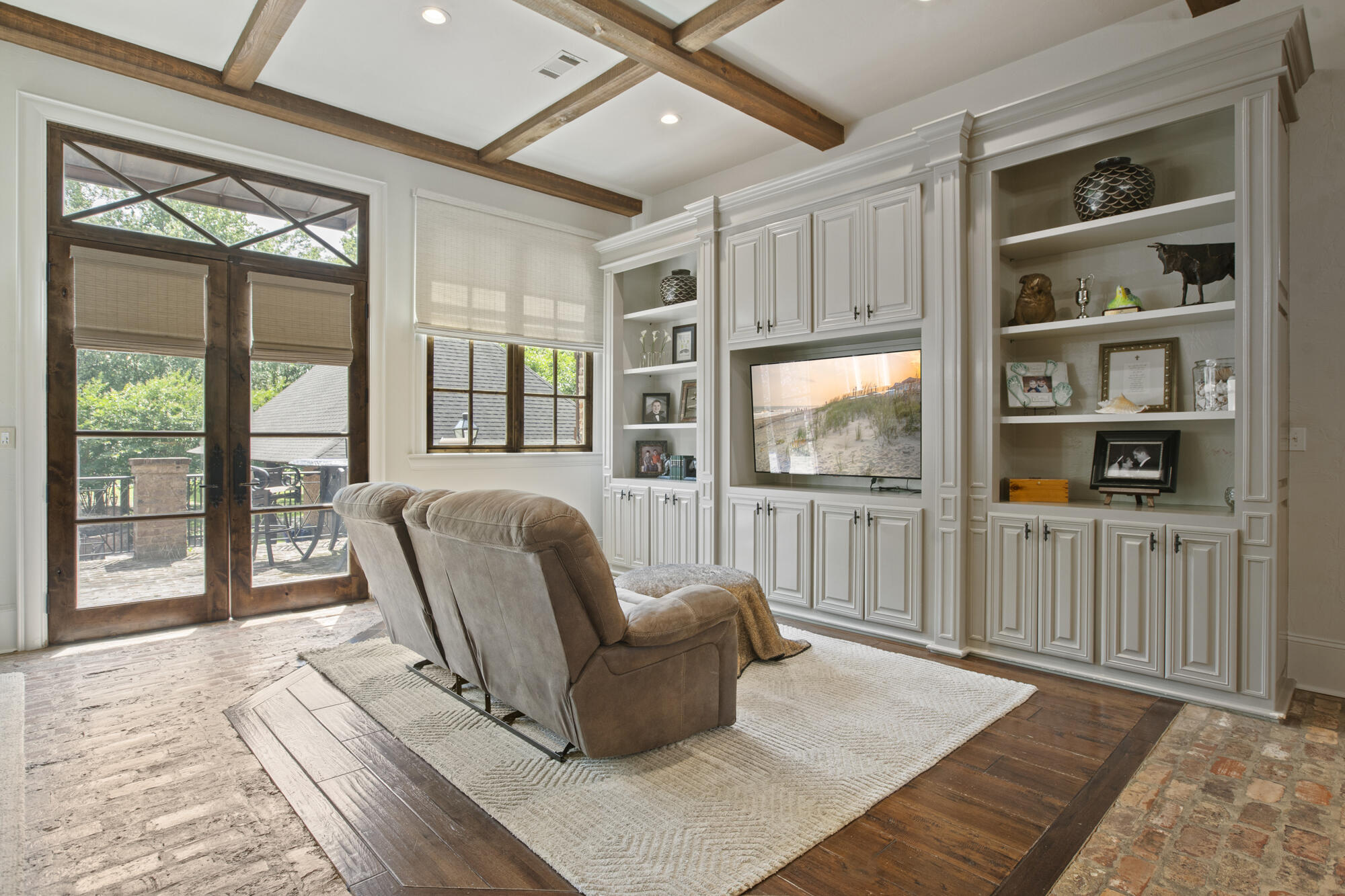 Hattiesburg, Mississippi, 39402, United States, ,5 BathroomsBathrooms,Residential,Active,1820499