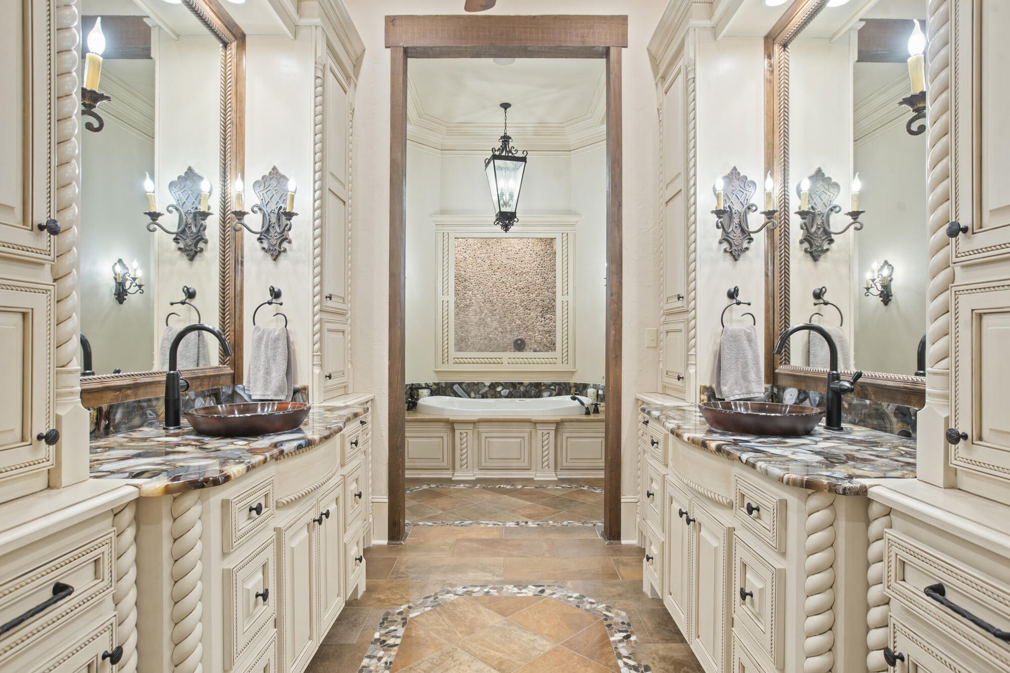 Hattiesburg, Mississippi, 39402, United States, ,5 BathroomsBathrooms,Residential,Active,1820499