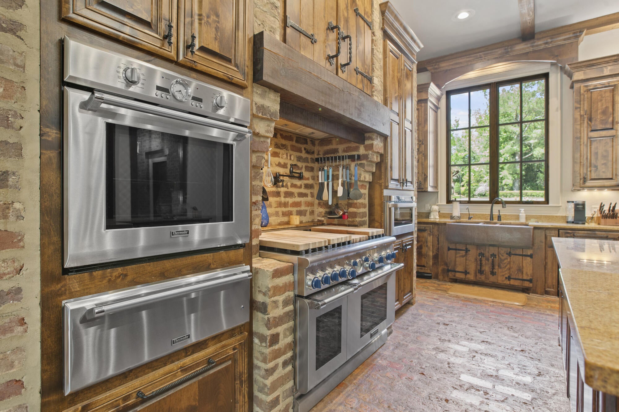 Hattiesburg, Mississippi, 39402, United States, ,5 BathroomsBathrooms,Residential,Active,1820499