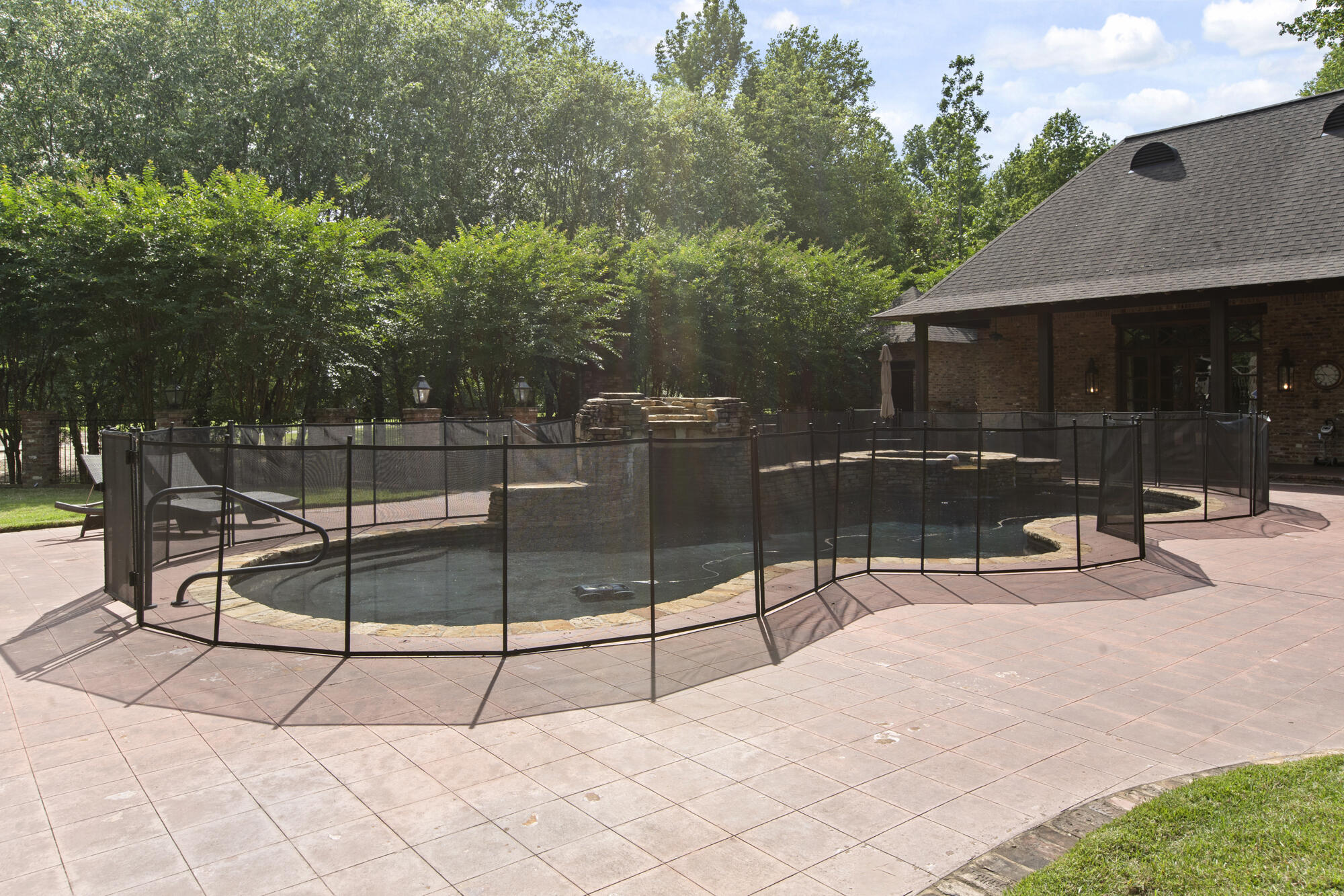 Hattiesburg, Mississippi, 39402, United States, ,5 BathroomsBathrooms,Residential,Active,1820499