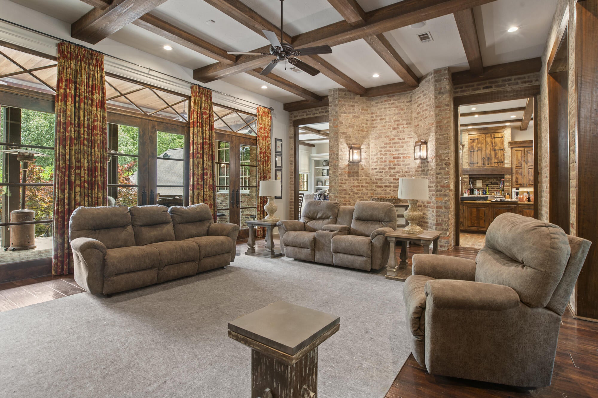 Hattiesburg, Mississippi, 39402, United States, 5 Bedrooms Bedrooms, ,5 BathroomsBathrooms,Residential,Active,2014920