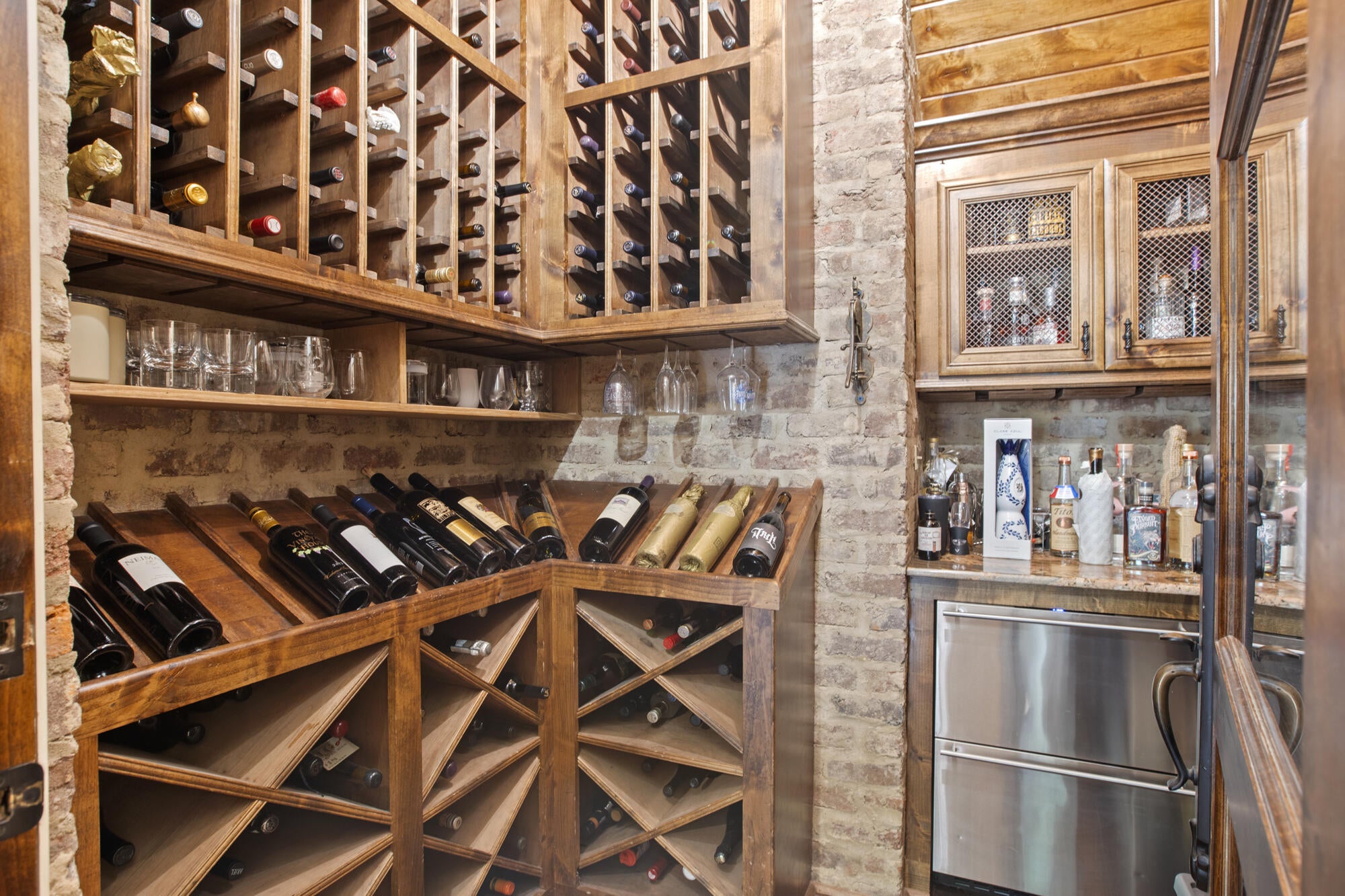 Hattiesburg, Mississippi, 39402, United States, ,5 BathroomsBathrooms,Residential,Active,1820499