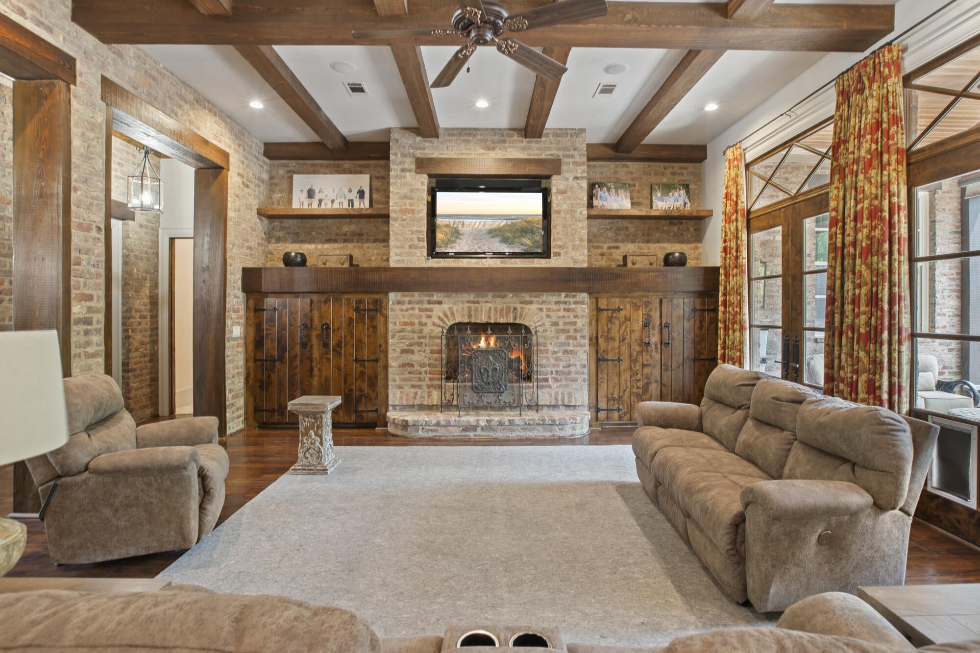 Hattiesburg, Mississippi, 39402, United States, ,5 BathroomsBathrooms,Residential,Active,1820499