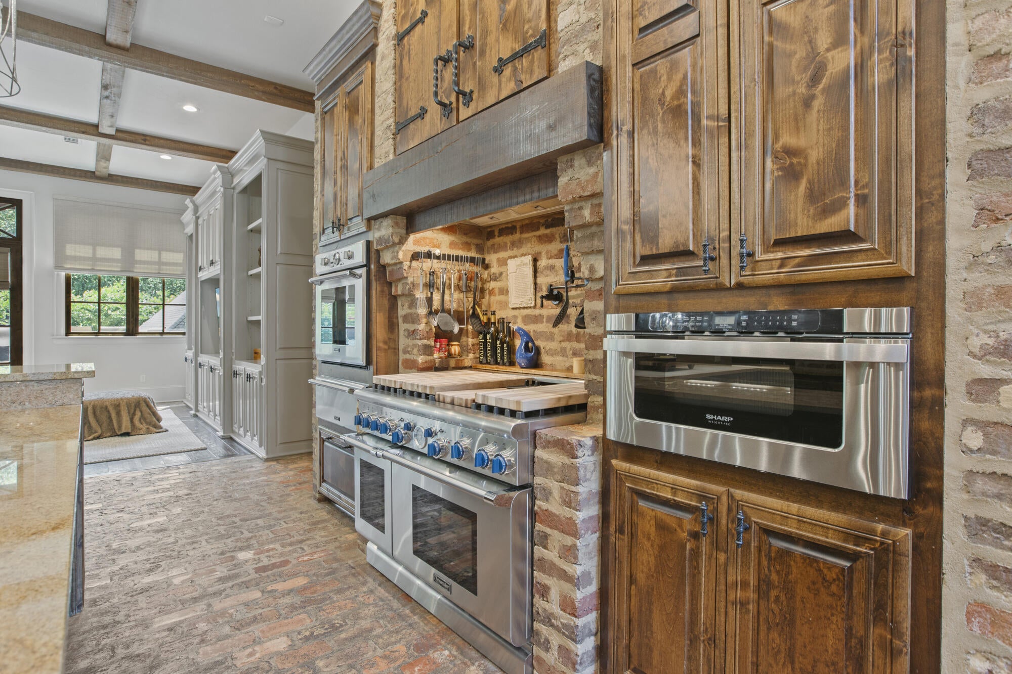 Hattiesburg, Mississippi, 39402, United States, ,5 BathroomsBathrooms,Residential,Active,1820499