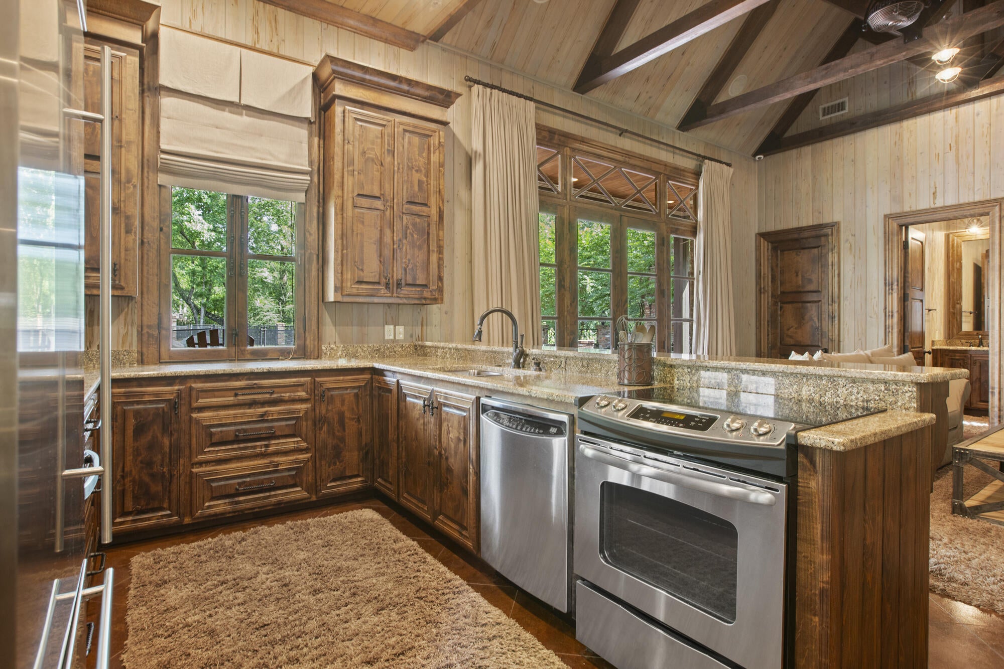 Hattiesburg, Mississippi, 39402, United States, ,5 BathroomsBathrooms,Residential,Active,1820499