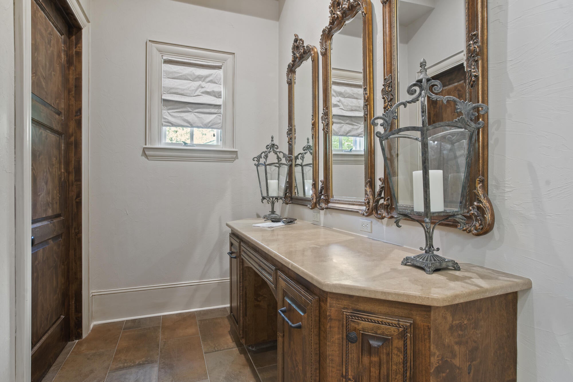 Hattiesburg, Mississippi, 39402, United States, ,5 BathroomsBathrooms,Residential,Active,1820499