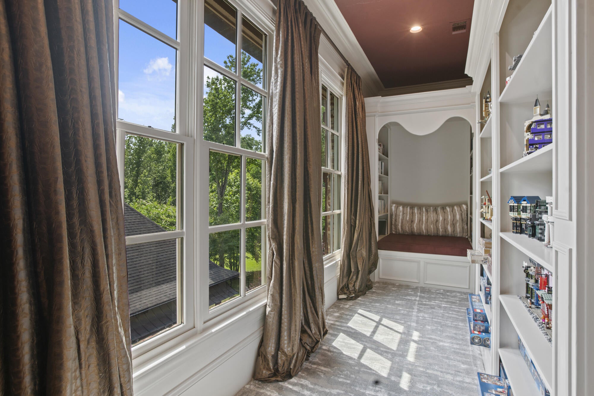 Hattiesburg, Mississippi, 39402, United States, ,5 BathroomsBathrooms,Residential,Active,1820499