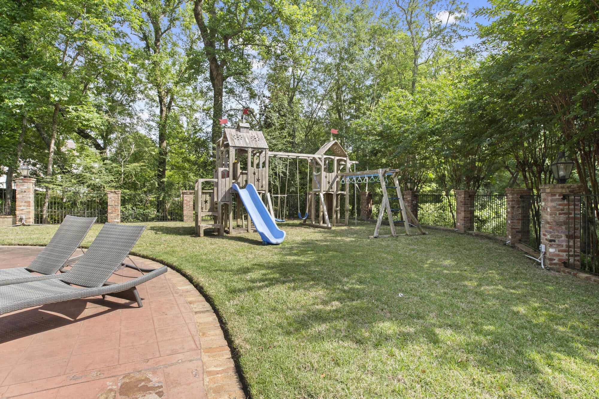 Hattiesburg, Mississippi, 39402, United States, ,5 BathroomsBathrooms,Residential,Active,1820499