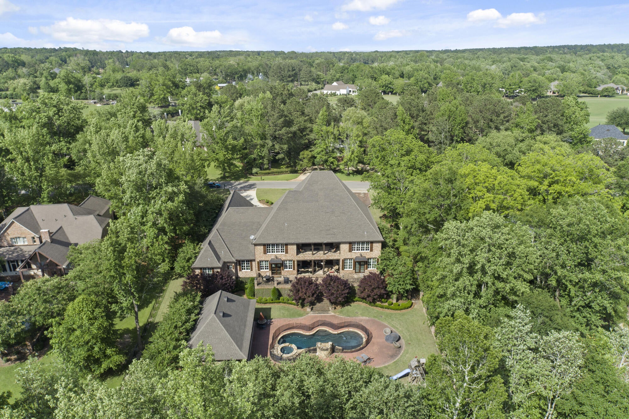 Hattiesburg, Mississippi, 39402, United States, ,5 BathroomsBathrooms,Residential,Active,1820499