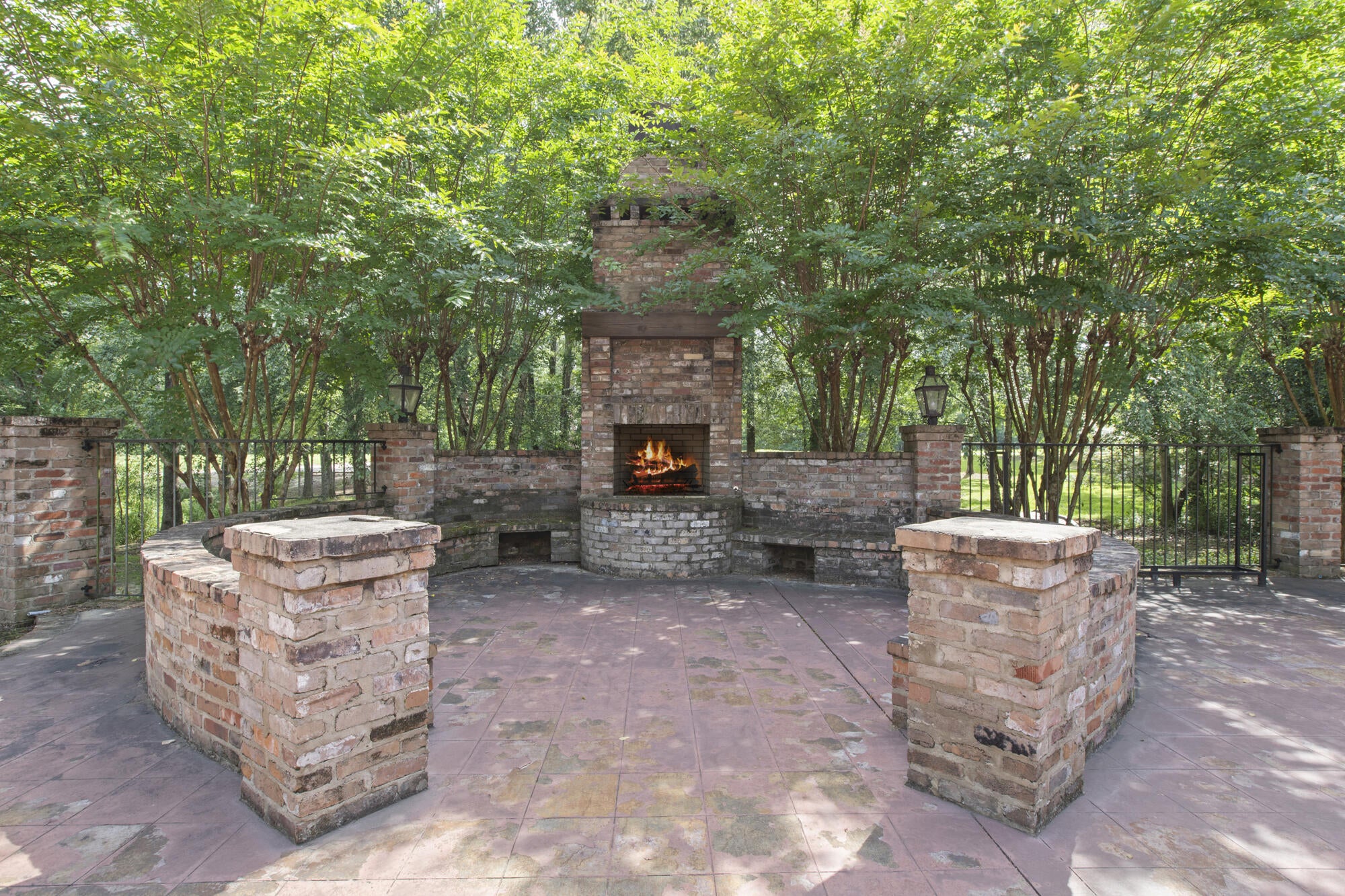 Hattiesburg, Mississippi, 39402, United States, ,5 BathroomsBathrooms,Residential,Active,1820499