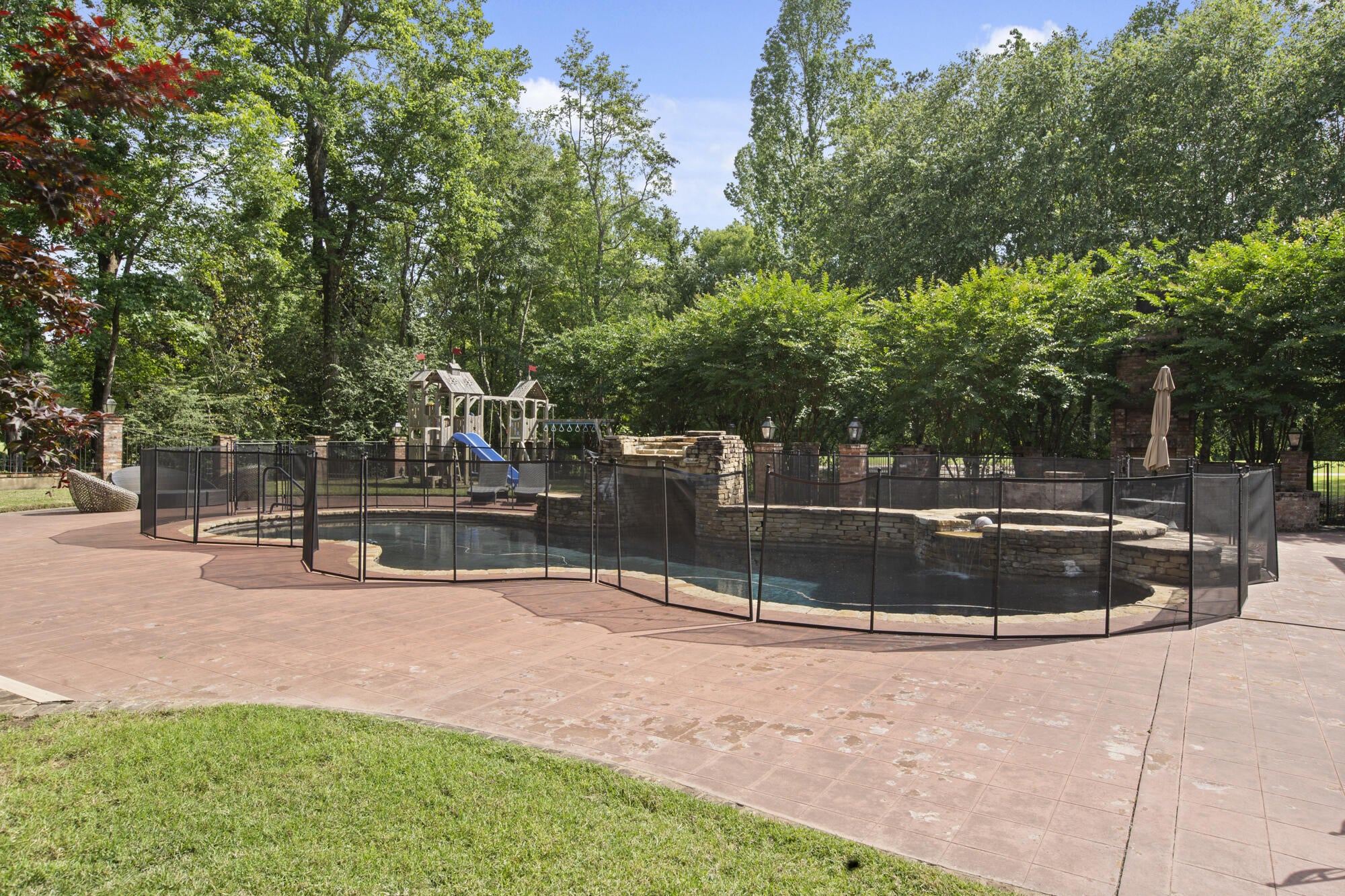 Hattiesburg, Mississippi, 39402, United States, ,5 BathroomsBathrooms,Residential,Active,1820499