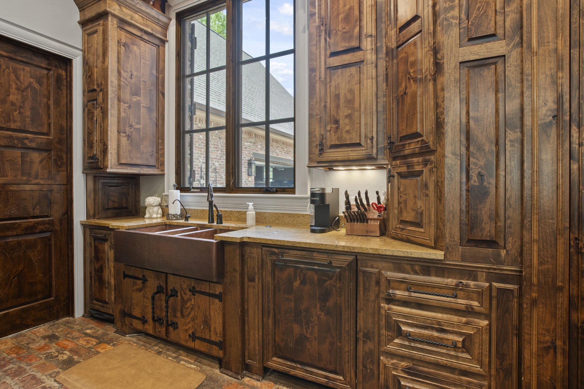 Hattiesburg, Mississippi, 39402, United States, ,5 BathroomsBathrooms,Residential,Active,1820499